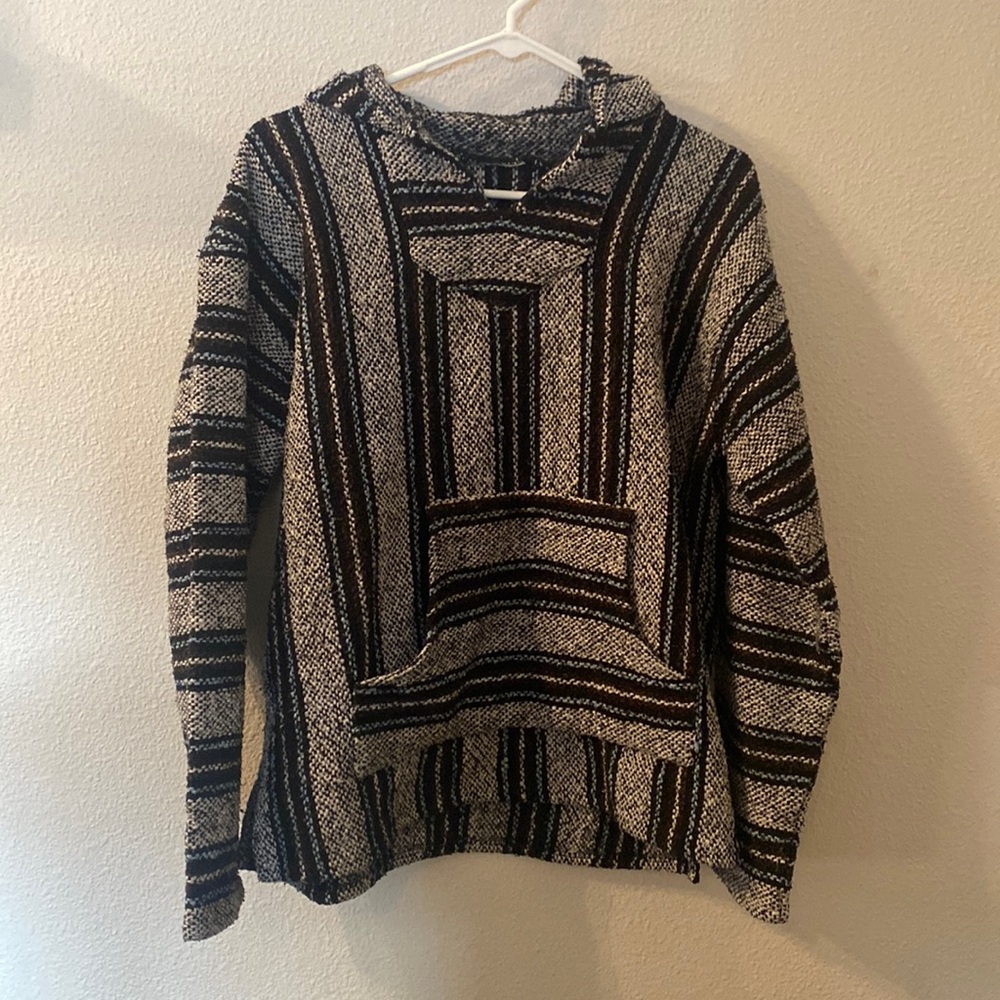 No brand no size Baja pullover hoodie fits like a men’s small